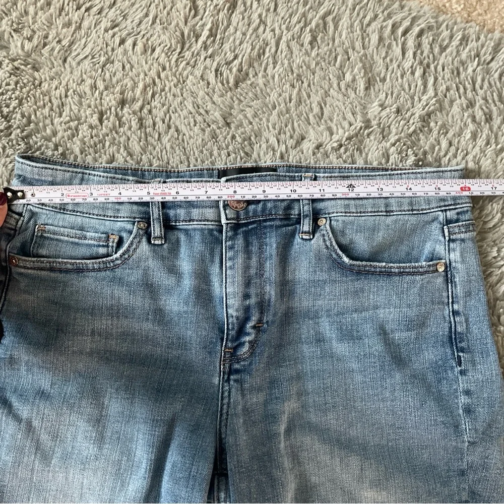 White House Black Market Women's Jeans The Girlfriend Sz 6 Light Wash Distressed - Picture 5 of 10